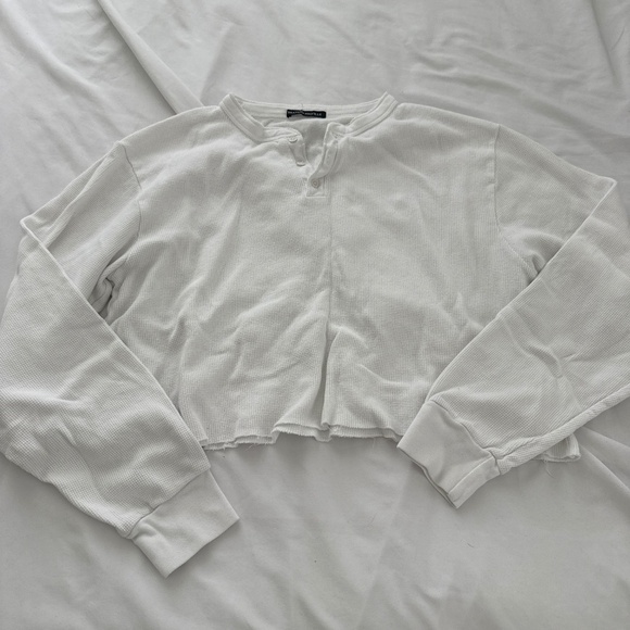 Brandy Melville Tops - brandy melville top   one Size   Condition: great  Color: white    Details : - c